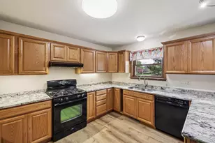 1501 Locust Ln, Prairie Du Sac, WI 53578 - Photo 6