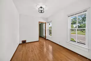 203 S 1st St, Janesville, WI 53536 - Photo 2
