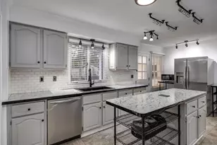 22 S Garfield Ave, Janesville, WI 53545 - Photo 4