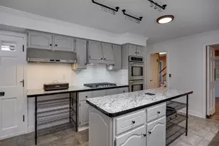 22 S Garfield Ave, Janesville, WI 53545 - Photo 6