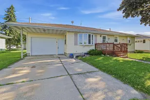 522 W Lincoln St, Waupun, WI 53963 - Photo 2