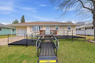 522 W Lincoln St, Waupun, WI 53963 - Photo 2