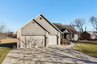 978 N Dewey Ave, Jefferson, WI 53549 - Photo 70