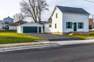 200 Garfield Ave, Reeseville, WI 53579 - Photo 2