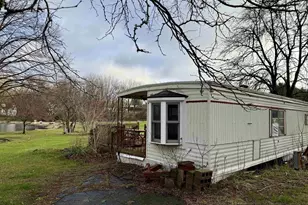 329 Sunrise Ct, Edgerton, WI 53534 - Photo 4