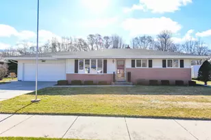 257 Mohawk Rd, Janesville, WI 53545 - Photo 1