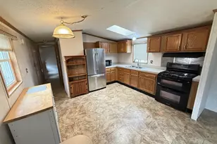 W211N11863 Hilltop Dr, Germantown, WI 53022 - Photo 4