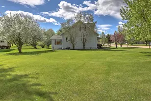 588 Ann Ct, Berlin, WI 54923 - Photo 6