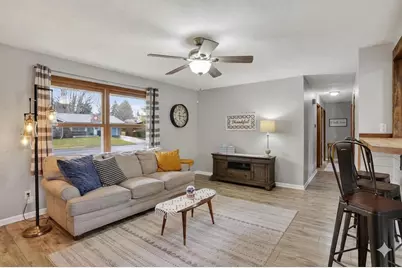 209 Midvale Drive, Marshall, WI 53559 - Photo 2