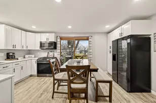 209 Midvale Dr, Marshall, WI 53559 - Photo 12