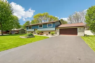 4431 Meadowwood Cir, DeForest, WI 53532 - Photo 2