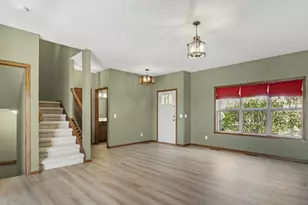 260 Goldenrod Dr, Sun Prairie, WI 53590 - Photo 4