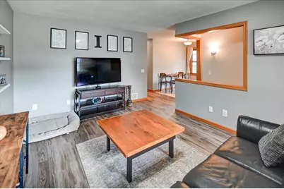 328 N Rutland Avenue, Brooklyn, WI 53521 - Photo 6