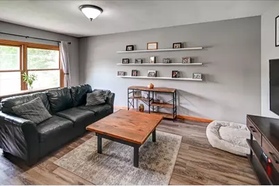 328 N Rutland Avenue, Brooklyn, WI 53521 - Photo 6