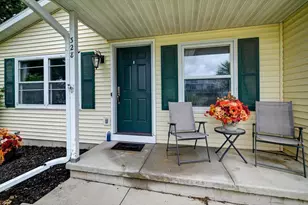 328 N Rutland Ave, Brooklyn, WI 53521 - Photo 2