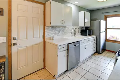 328 N Rutland Avenue, Brooklyn, WI 53521 - Photo 10