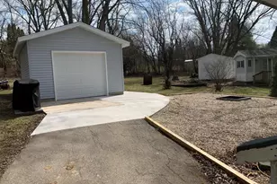 352 Skyline Dr, Edgerton, WI 53534 - Photo 2