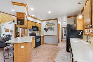 6156 Gwen Ln, Allenton, WI 53002 - Photo 10