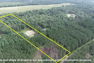 1004 Gem Ct, Dell Prairie, WI 53965 - Photo 2