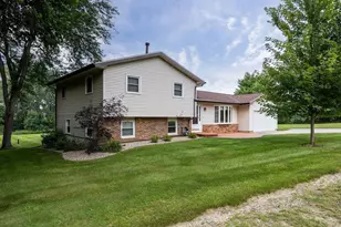 5442 Broken Bow Rd, Sun Prairie, WI 53590 - Photo 2