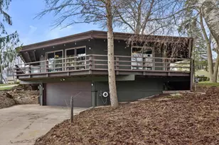 2607 Crestview Ct, Monroe, WI 53566 - Photo 2