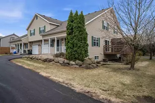 923 Chandler Ln, Sun Prairie, WI 53590 - Photo 1