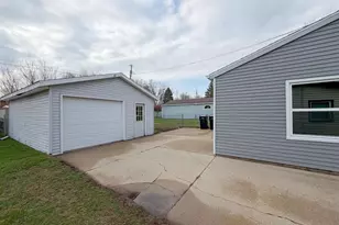 1860 Sun Valley Dr, Beloit, WI 53511 - Photo 4