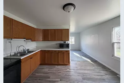 1860 Sun Valley Drive, Beloit, WI 53511 - Photo 6