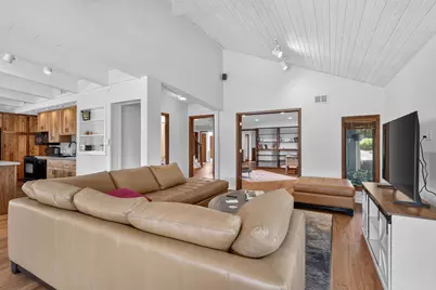 2870 S Riverside Drive, Beloit, WI 53511 - Photo 6