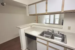 922 Harbor House Dr, Madison, WI 53719 - Photo 6