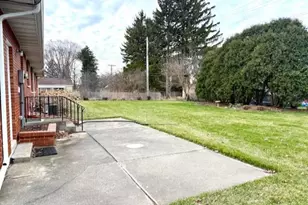 150 Hillcrest Cir, Sun Prairie, WI 53590 - Photo 4