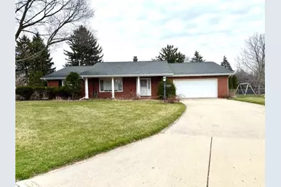 150 Hillcrest Circle, Sun Prairie, WI 53590 - Photo 2