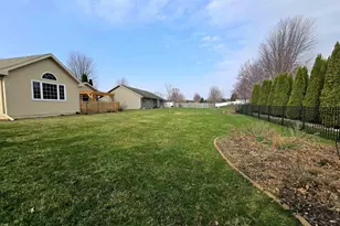 4295 Kingsford Dr, Janesville, WI 53546 - Photo 8