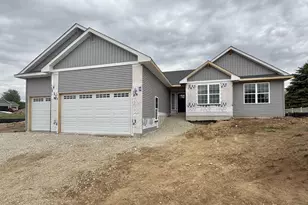 820 N Waveland Rd, Janesville, WI 53548 - Photo 2