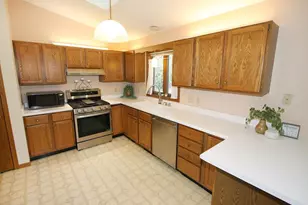 614 Engelhart Dr, Madison, WI 53713 - Photo 6