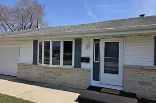 1841 S Walnut St, Janesville, WI 53546 - Photo 2