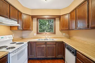 5800 Tudor Dr, Fitchburg, WI 53711 - Photo 12