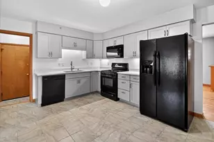 1806 Sachtjen St, Madison, WI 53704 - Photo 6