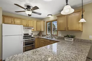 7207 Shirley Ct, Middleton, WI 53562 - Photo 12