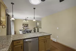 7207 Shirley Ct, Middleton, WI 53562 - Photo 10