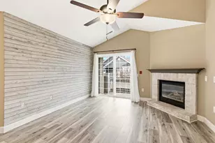 3282 Stonecreek Dr, Madison, WI 53719 - Photo 4