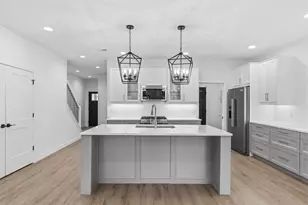 317 Maple St, Pardeeville, WI 53954 - Photo 4