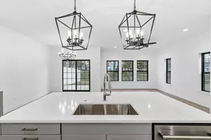 317 Maple St, Pardeeville, WI 53954 - Photo 10