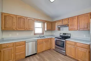 2806 Wentworth Dr, Madison, WI 53719 - Photo 10