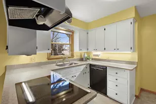 1810 Lewon Dr, Madison, WI 53711 - Photo 14