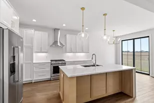 305 Willow St, Pardeeville, WI 53954 - Photo 8