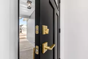 305 Willow St, Pardeeville, WI 53954 - Photo 4