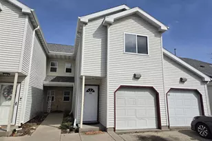 939 Rockefeller Ln, Madison, WI 53704 - Photo 2