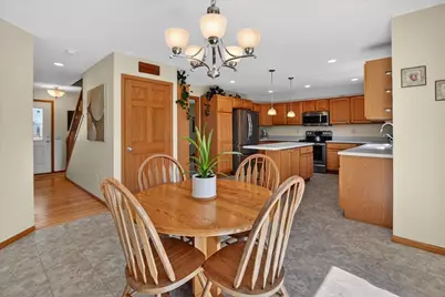 6825 Bluff Point Drive, Madison, WI 53718 - Photo 10