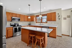 6825 Bluff Point Dr, Madison, WI 53718 - Photo 8